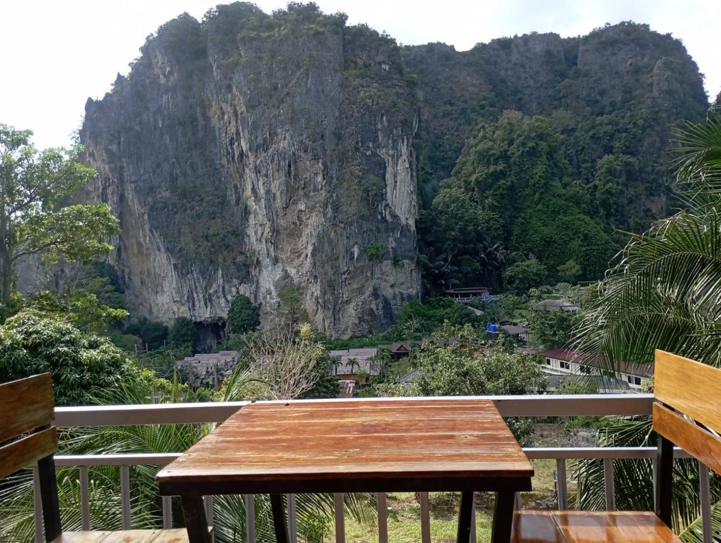 Hilltop 莱利海滩